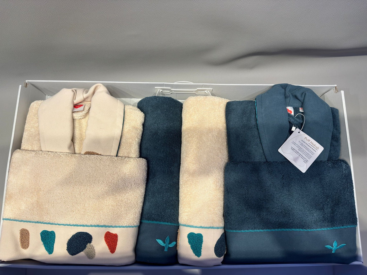 BADEMANTEL-GRUPPE PUFF NAKISLI